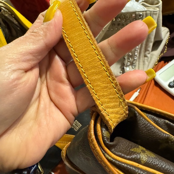 Louis Vuitton Samour PM Monogram Crossbody Bag - Picture 15 of 16